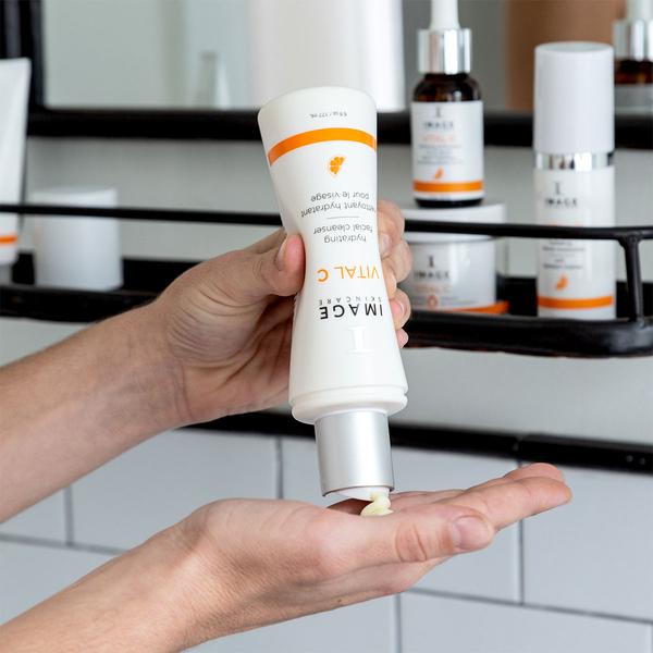 VITAL C HYDRATING FACIAL CLEANSER 177ML image 2